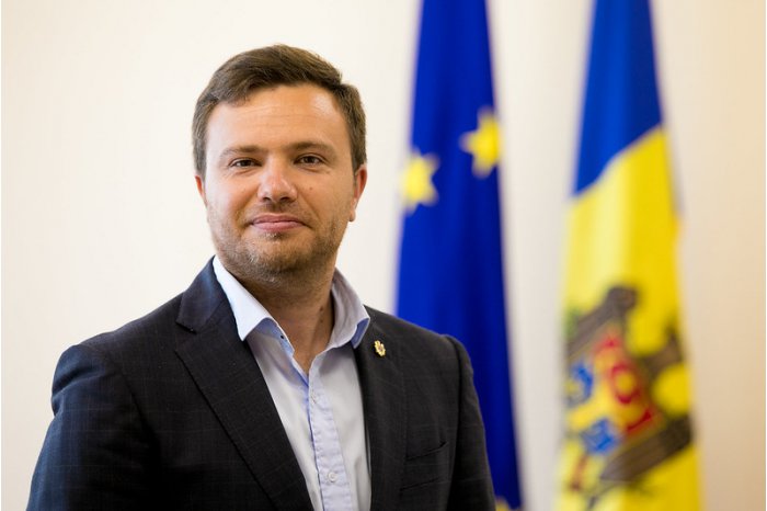 Парламент принял к сведению отставку депутата Серджиу Лазаренку