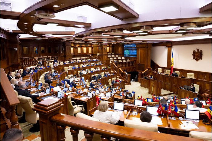 Парламент принял к сведению отставку члена ЦИК