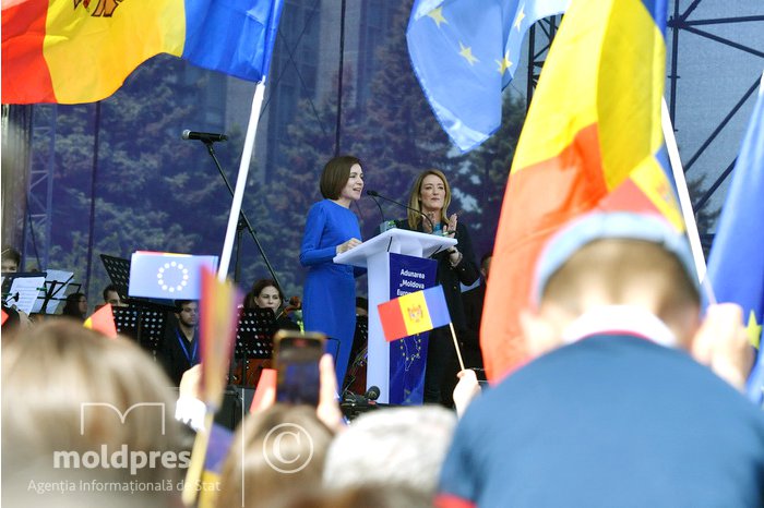 Președintele Maia Sandu: „Referendumul privind aderarea la UE este constituțional și poate avea loc pe 20 octombrie. Avem nevoie de unitate ca împreună să garantăm pacea și bunăstarea pentru moldoveni”