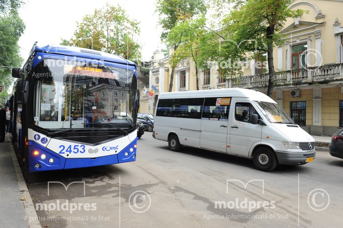 Pe 1 mai, troleibuzele și autobuzele din capitală vor circula conform orarului zilei de duminică