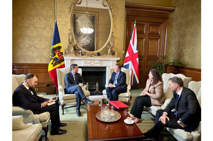 Глава МИД встретился в Лондоне с британскими офици