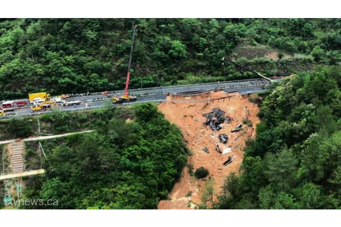 China: 36 de morţi în urma surpării unei porţiuni de autostradă în sudul ţării