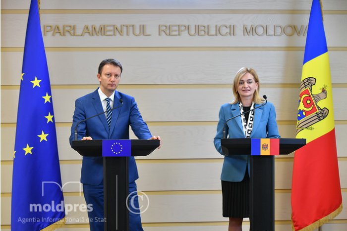 REFERENDUM 2024 // Copreședinții Comitetului Parlamentul de Asociere UE – R. Moldova, Siegfried Mureșan și Doina Gherman, îndeamnă cetățenii să participe activ la referendum: „Dacă oamenii se vor manifesta în număr mare, va fi o obligație în plus pentru UE de a parcurge etapele viitoare cât mai rapid”