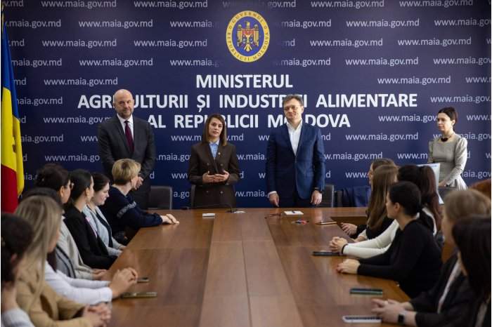 New agriculture minister introduced to competent ministry's staff 