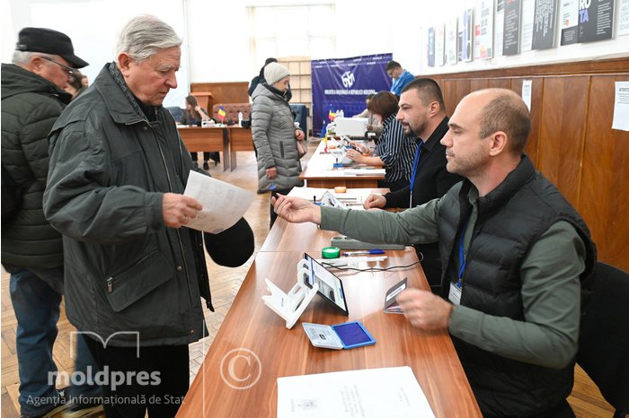 Presidential elections in Romania // Voting continues for second consecutive day