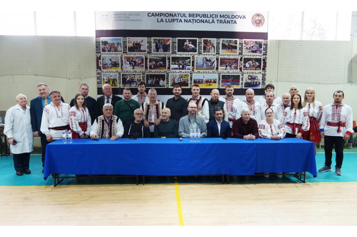 FOTO Peste 200 de sportivi au participat la Campionatul Național de Trântă, desfășurat după o pauză de cinci ani