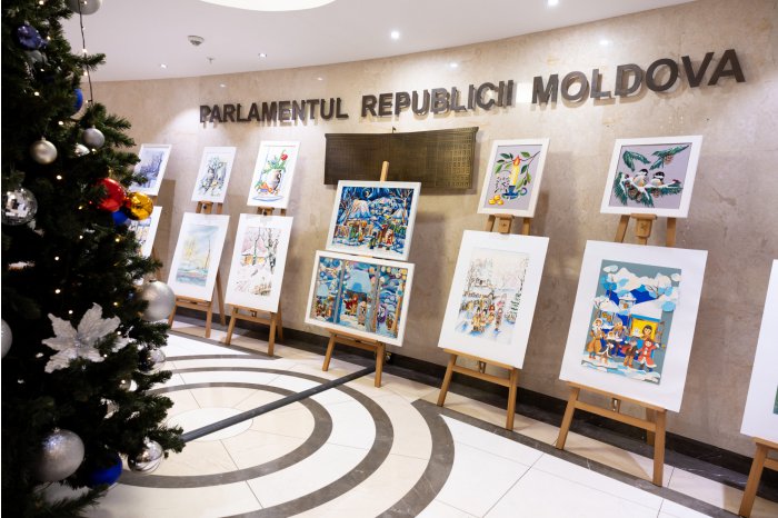 O expoziție dedicată sărbătorilor de iarnă a fost inaugurată la Parlament