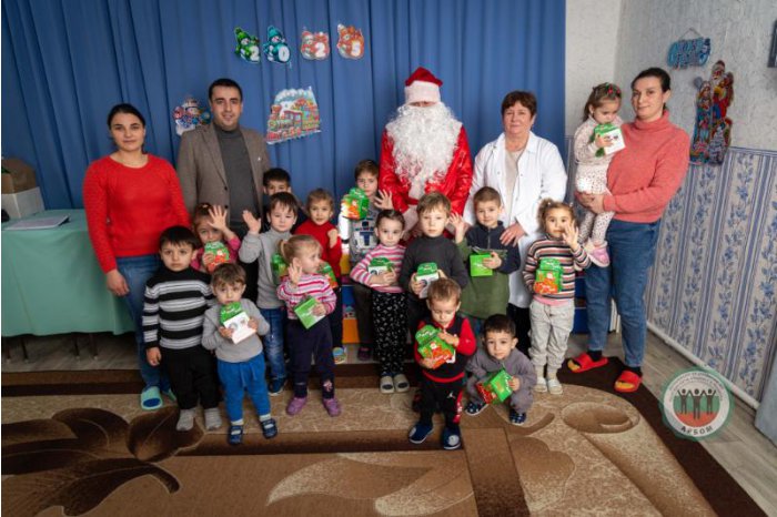 ARBOM provides presents to children from communities of ethnic Bulgarians of Moldova