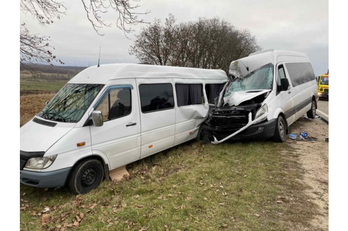 Accident cu implicarea a două microbuze în raionul Sângerei: șase persoane au fost transportate la spital pentru îngrijiri medicale