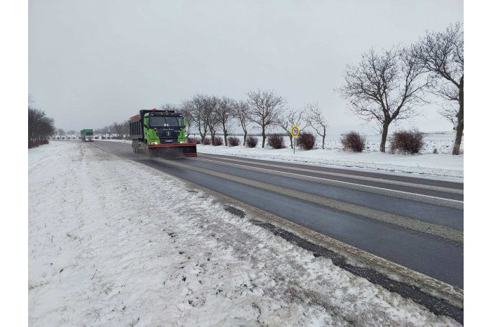 În perioada sărbătorilor de iarnă, drumarii îndeamnă participanții la trafic să circule cu prudență